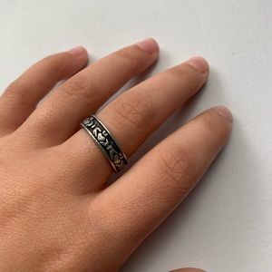 Sterling silver ring with traditional Irish claddagh design